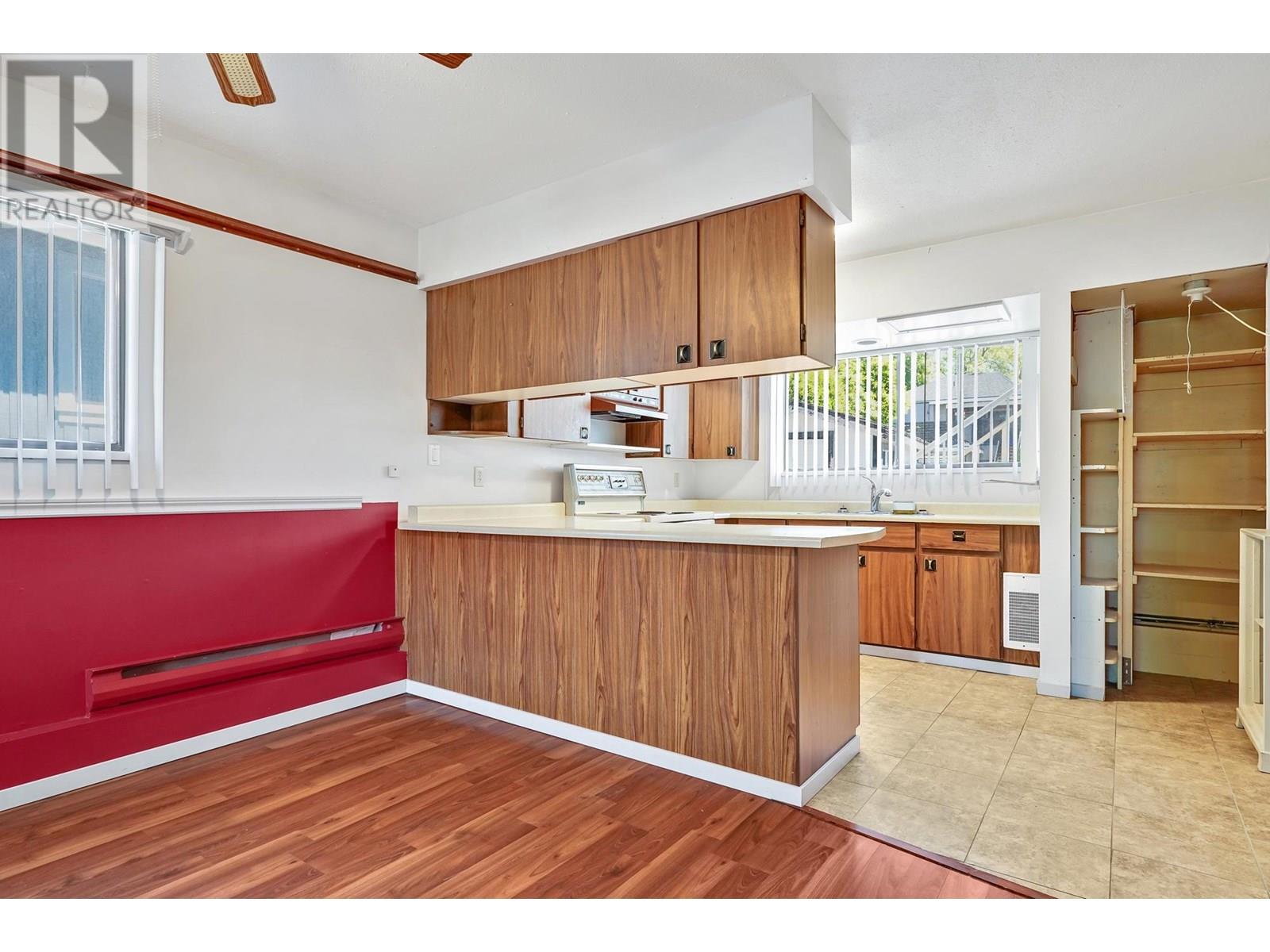 Photo 9 of 10540 Seamount Road, Richmond BC
