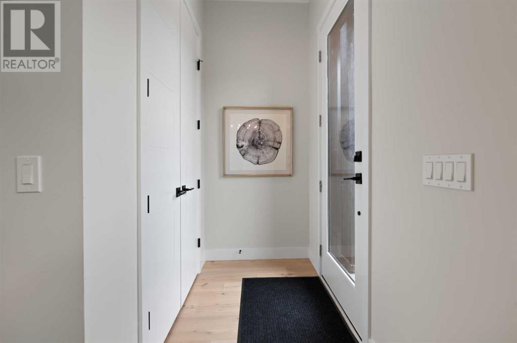 Photo 7 of 2110 23 Avenue Sw, Calgary AB
