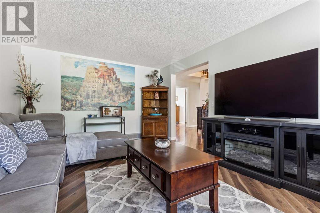 Single Family House for Sale in  Hawkfield Crescent NW Hawkwood Calgary 