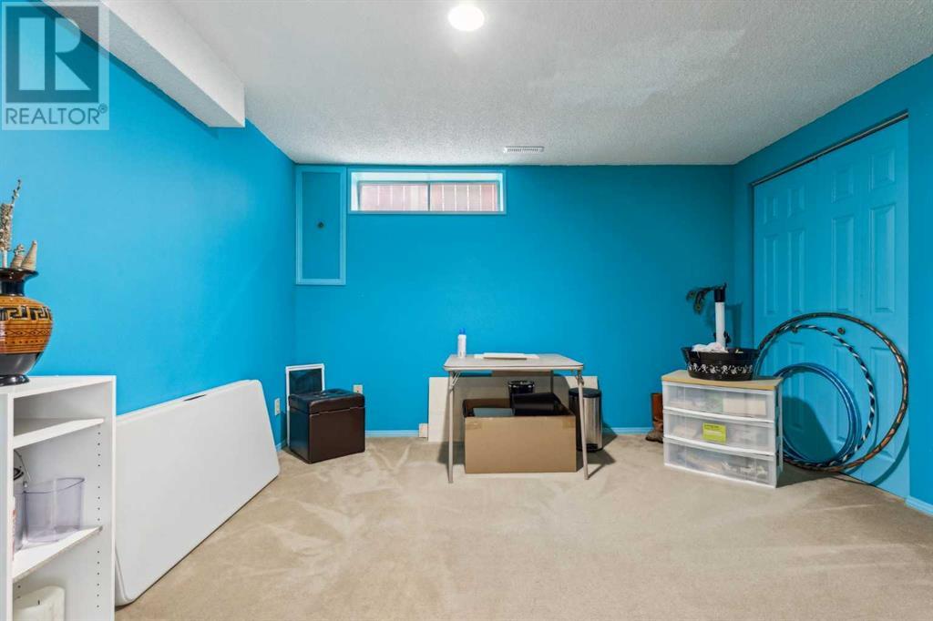 Single Family House for Sale in  Hawkfield Crescent NW Hawkwood Calgary 