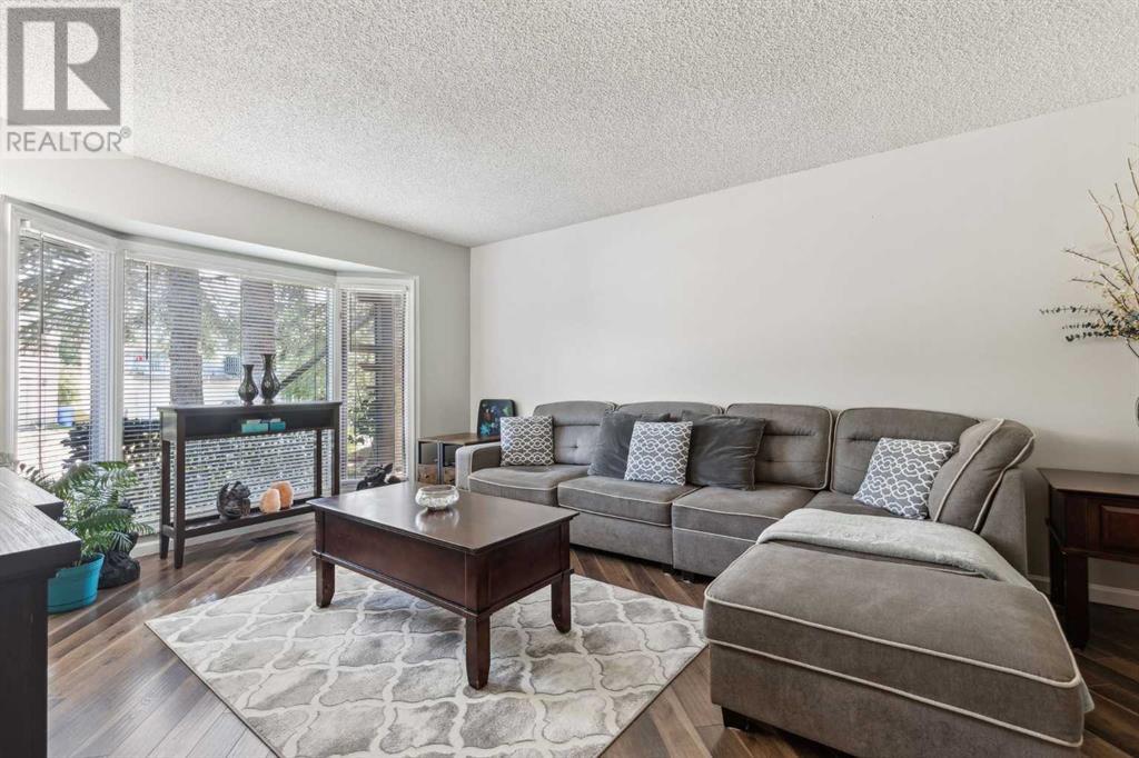 Single Family House for Sale in  Hawkfield Crescent NW Hawkwood Calgary 