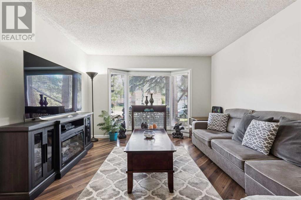 Single Family House for Sale in  Hawkfield Crescent NW Hawkwood Calgary 