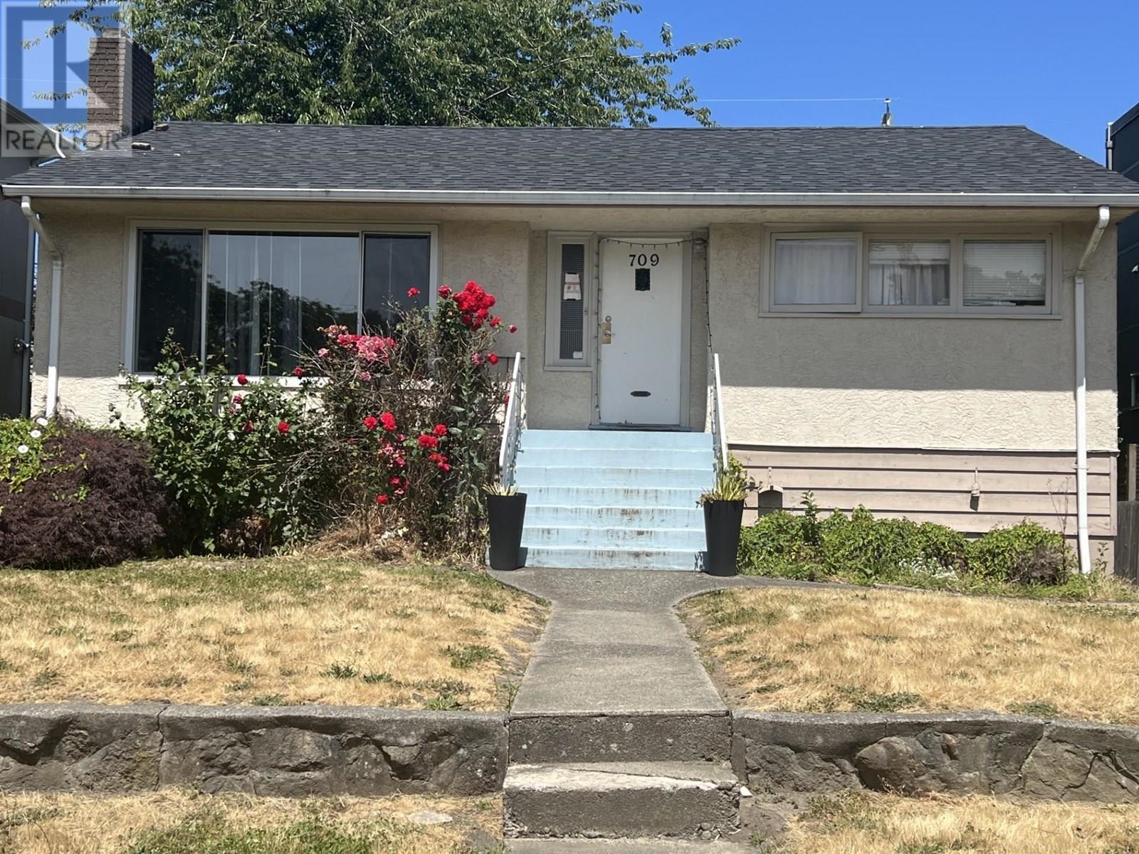 Photo 1 of 709 W 64th Avenue, Vancouver BC