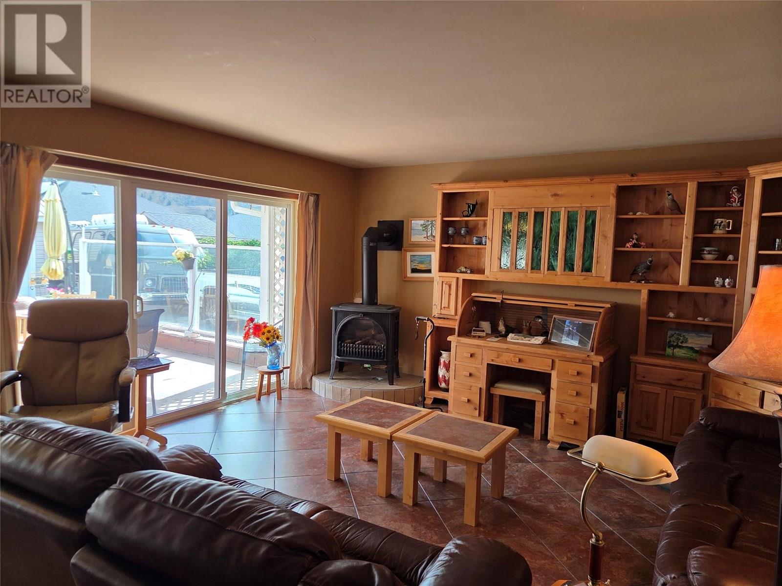 Photo 9 of 309 2nd Avenue, Keremeos BC