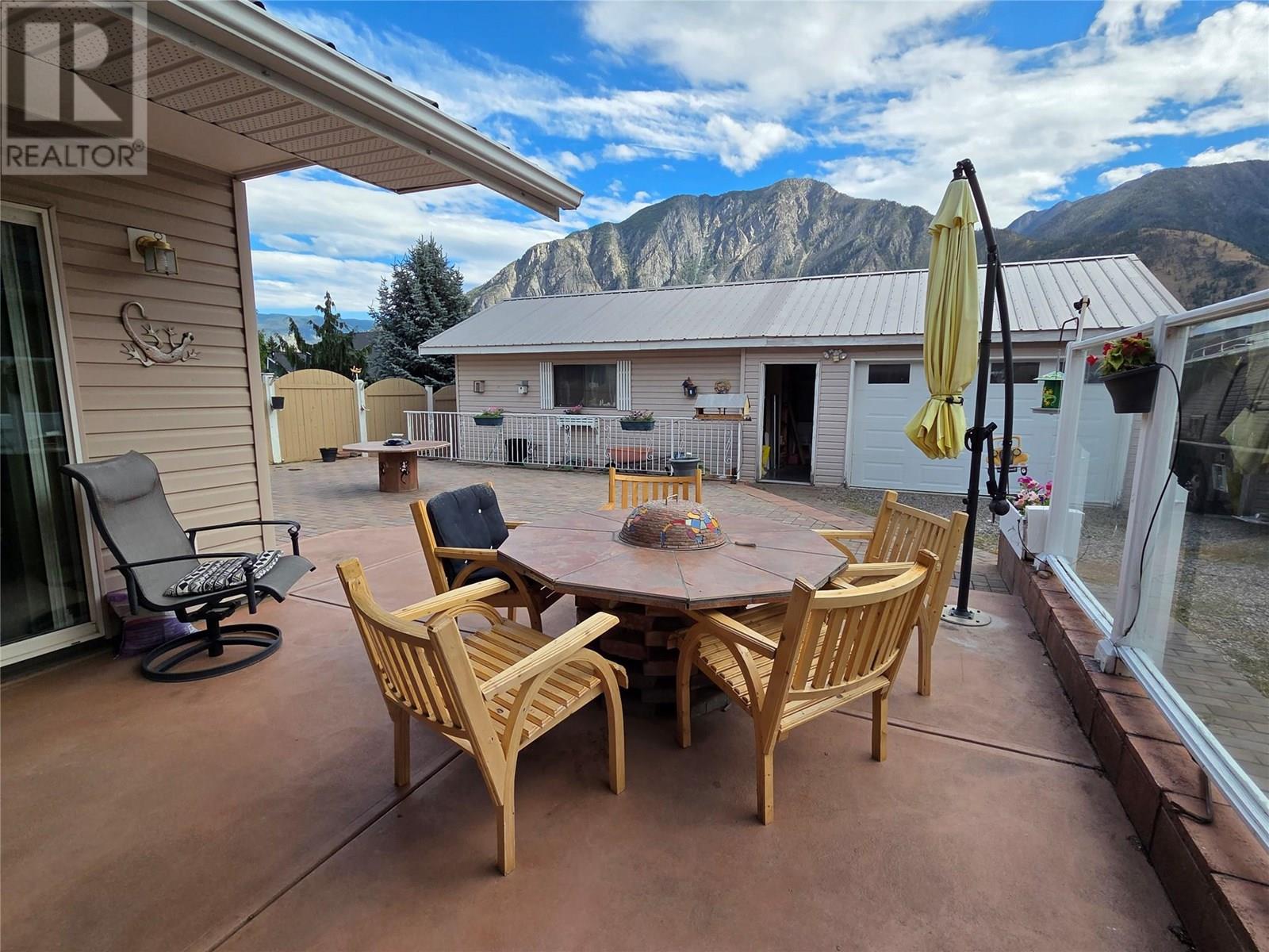 Photo 15 of 309 2nd Avenue, Keremeos BC