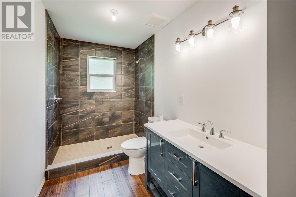 116 Liness Road, Salmo