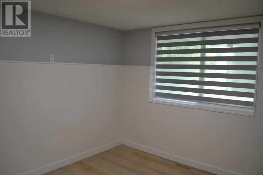 Single Family House 4 Level for Sale in  Tregullas Street NW Thorncliffe Calgary 