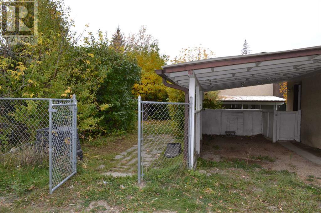 Single Family House 4 Level for Sale in  Tregullas Street NW Thorncliffe Calgary 