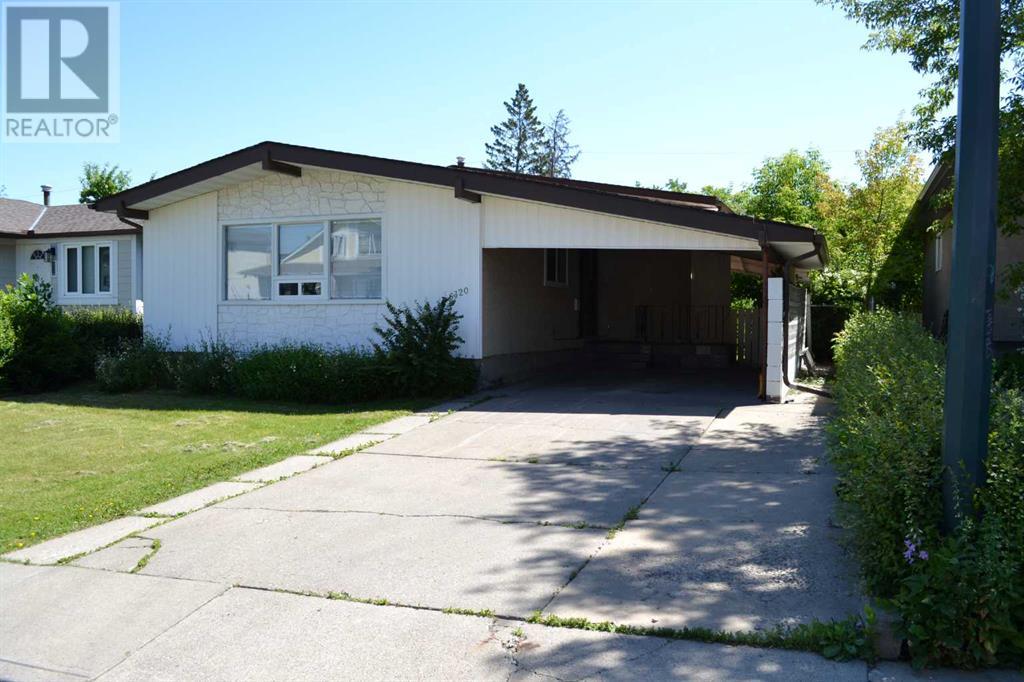 Single Family House 4 Level for Sale in  Tregullas Street NW Thorncliffe Calgary 