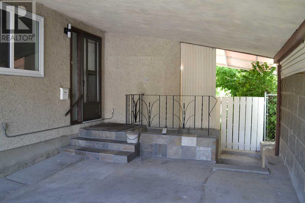 Single Family House 4 Level for Sale in  Tregullas Street NW Thorncliffe Calgary 