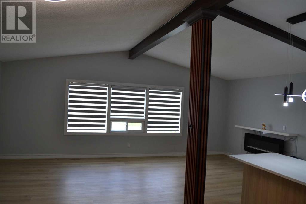 Single Family House 4 Level for Sale in  Tregullas Street NW Thorncliffe Calgary 