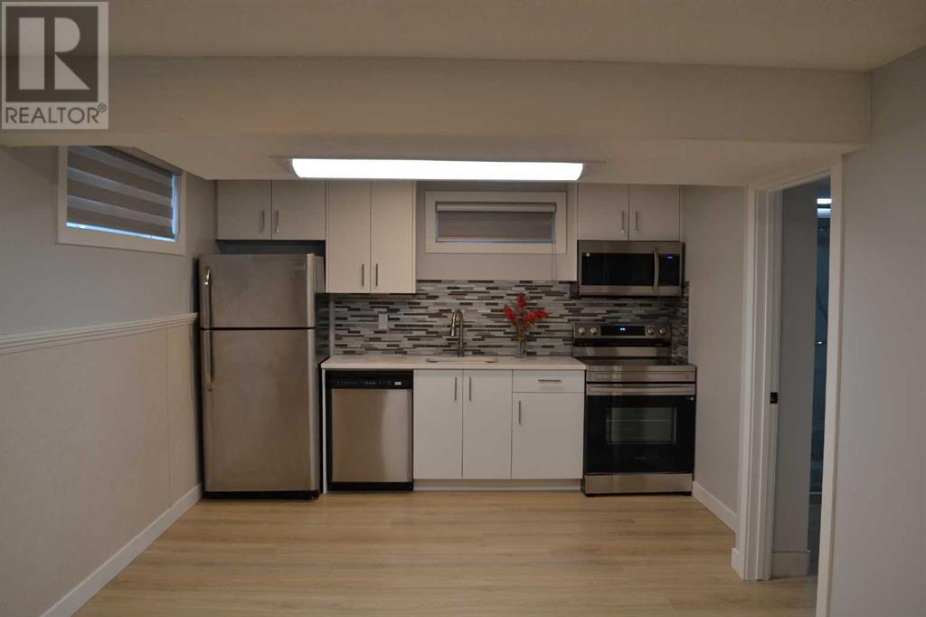 Single Family House 4 Level for Sale in  Tregullas Street NW Thorncliffe Calgary 