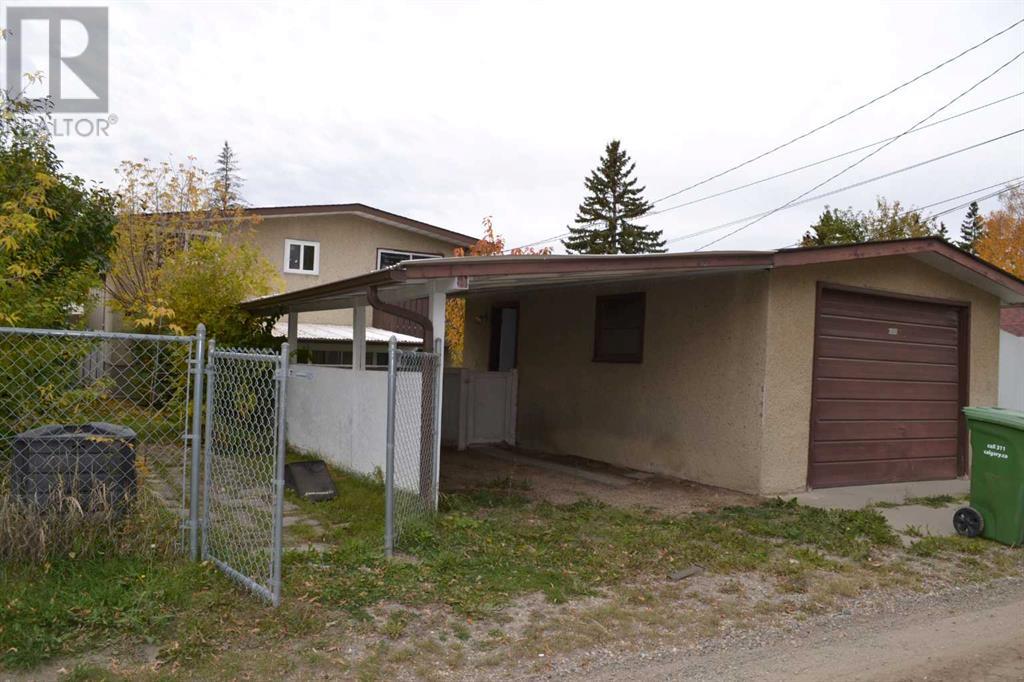 Single Family House 4 Level for Sale in  Tregullas Street NW Thorncliffe Calgary 