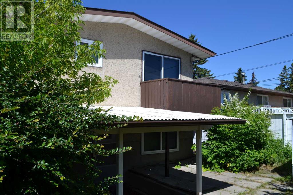 Single Family House 4 Level for Sale in  Tregullas Street NW Thorncliffe Calgary 