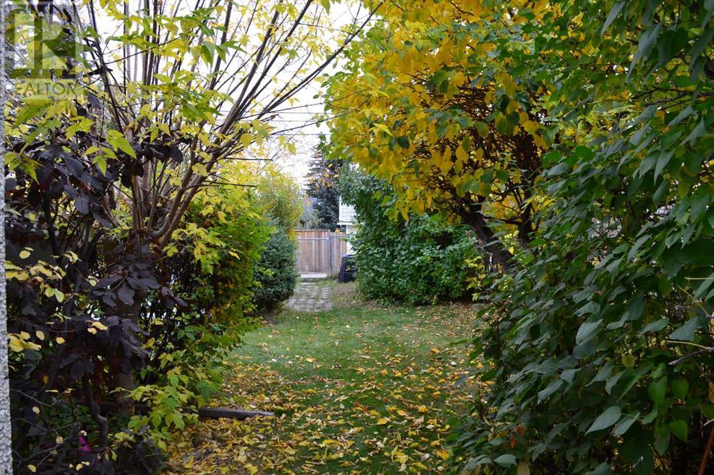 Single Family House 4 Level for Sale in  Tregullas Street NW Thorncliffe Calgary 