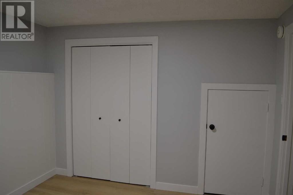 Single Family House 4 Level for Sale in  Tregullas Street NW Thorncliffe Calgary 