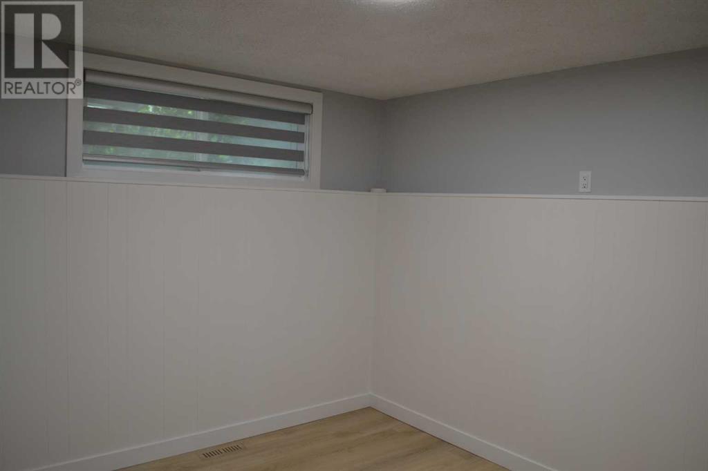 Single Family House 4 Level for Sale in  Tregullas Street NW Thorncliffe Calgary 