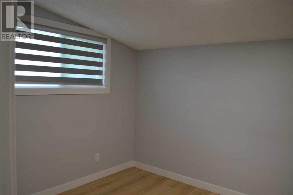 Single Family House 4 Level for Sale in  Tregullas Street NW Thorncliffe Calgary 