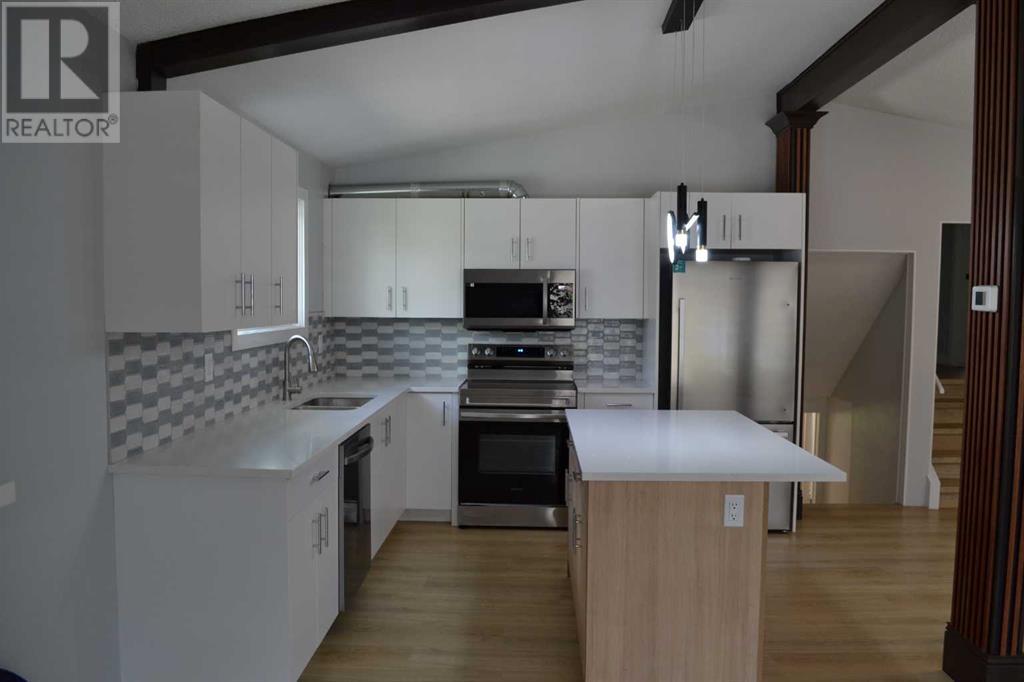 Single Family House 4 Level for Sale in  Tregullas Street NW Thorncliffe Calgary 