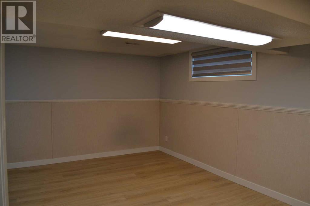 Single Family House 4 Level for Sale in  Tregullas Street NW Thorncliffe Calgary 