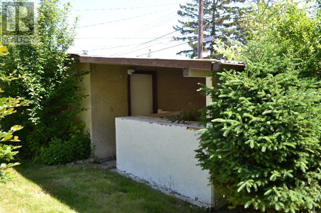 Single Family House 4 Level for Sale in  Tregullas Street NW Thorncliffe Calgary 
