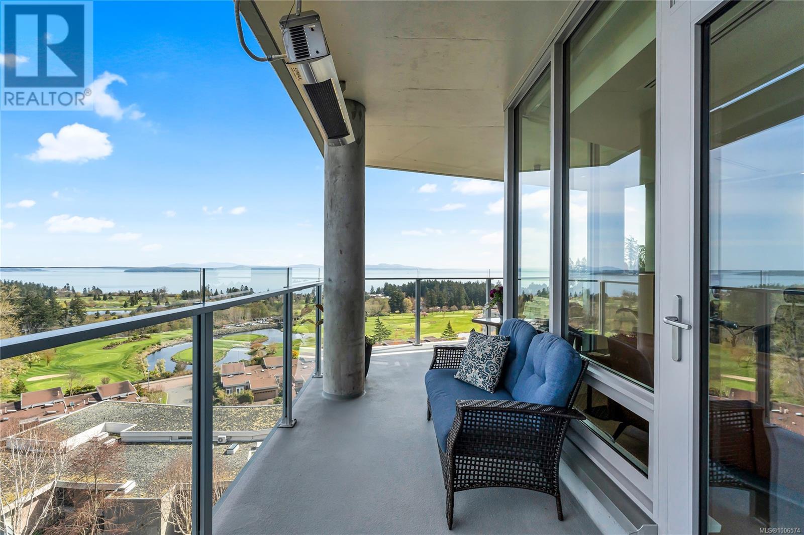 Photo 12 of 503 5388 Hill Rise Terr, Saanich BC