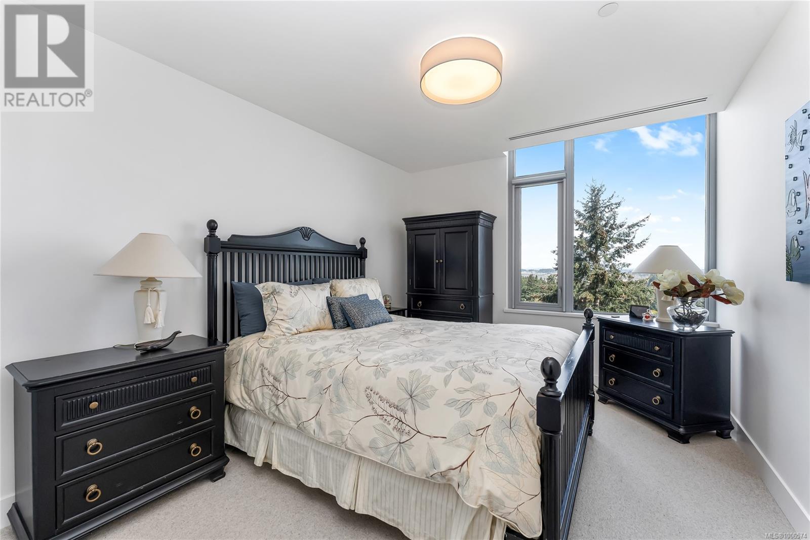 Photo 14 of 503 5388 Hill Rise Terr, Saanich BC
