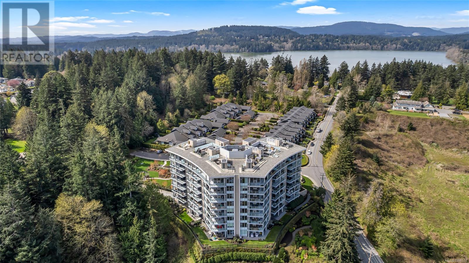 Photo 27 of 503 5388 Hill Rise Terr, Saanich BC