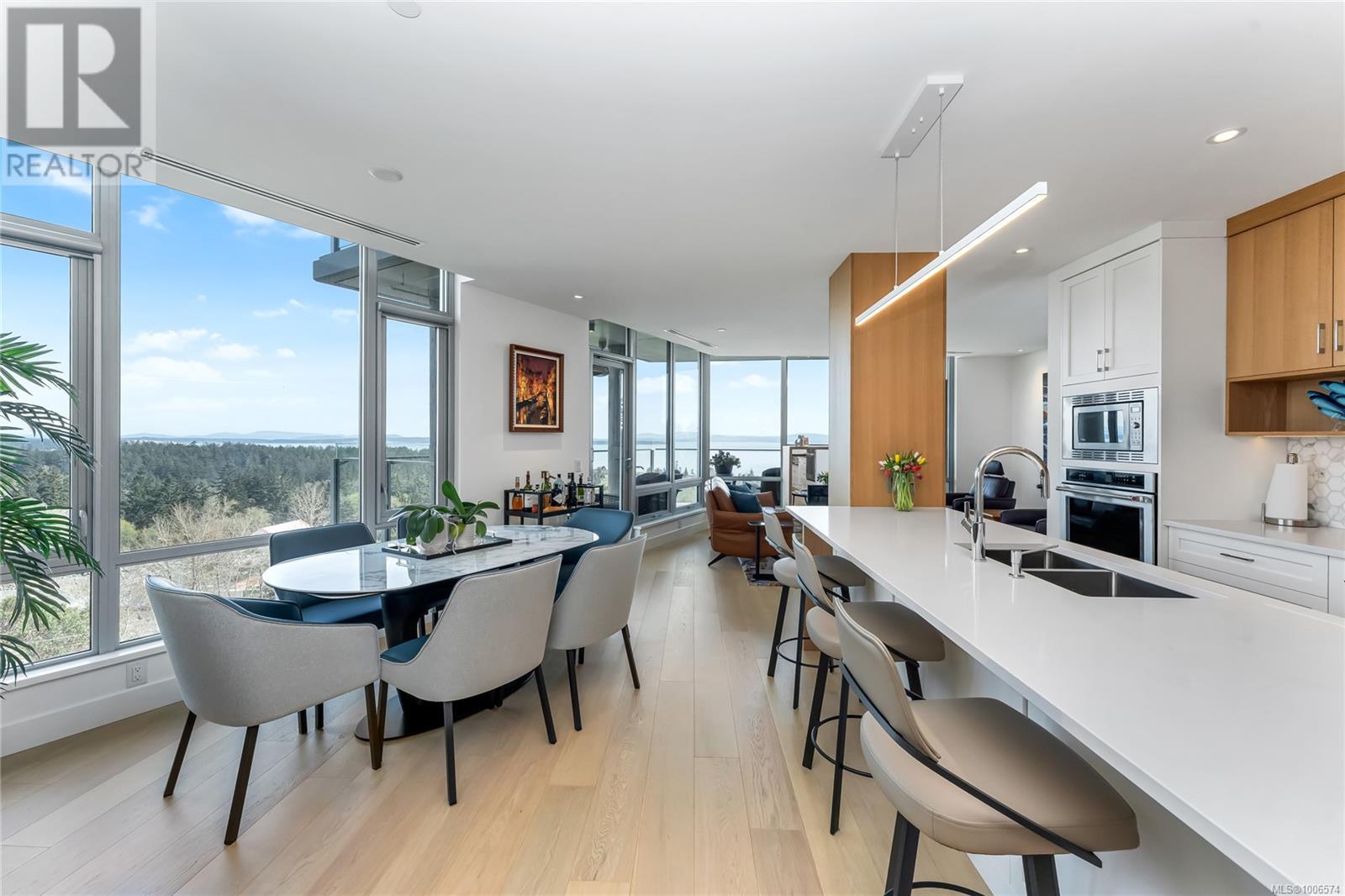 Photo 30 of 503 5388 Hill Rise Terr, Saanich BC