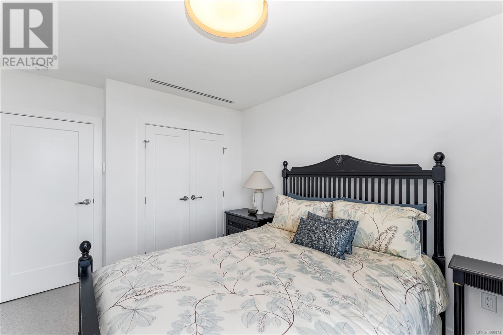 Photo 32 of 503 5388 Hill Rise Terr, Saanich BC