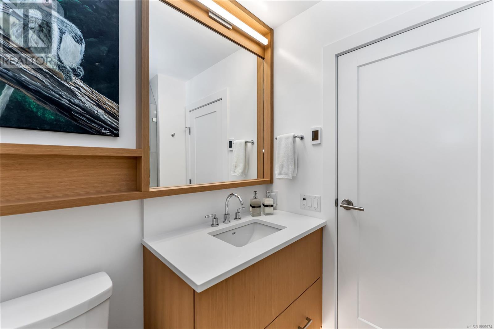 Photo 33 of 503 5388 Hill Rise Terr, Saanich BC