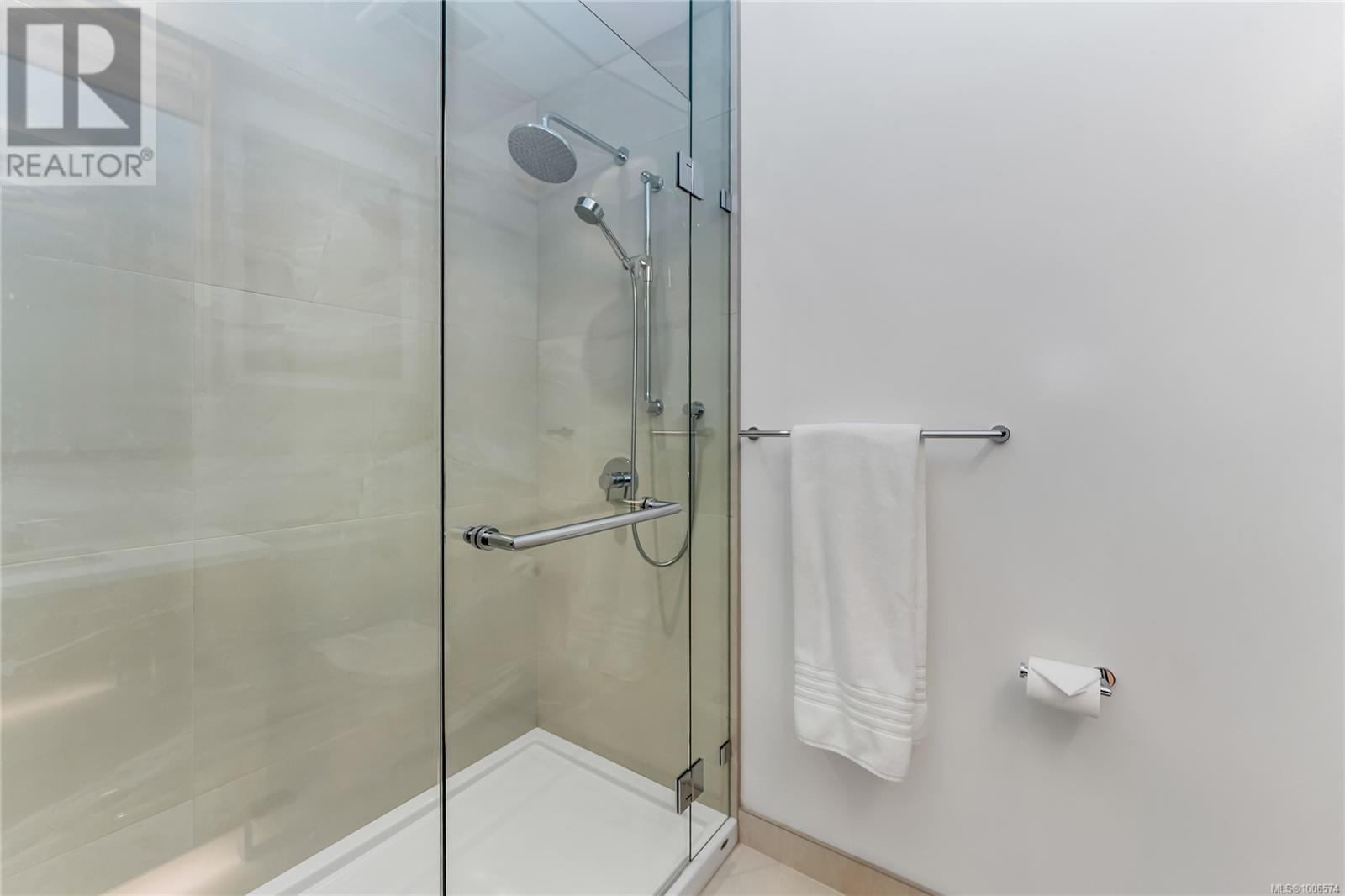 Photo 34 of 503 5388 Hill Rise Terr, Saanich BC