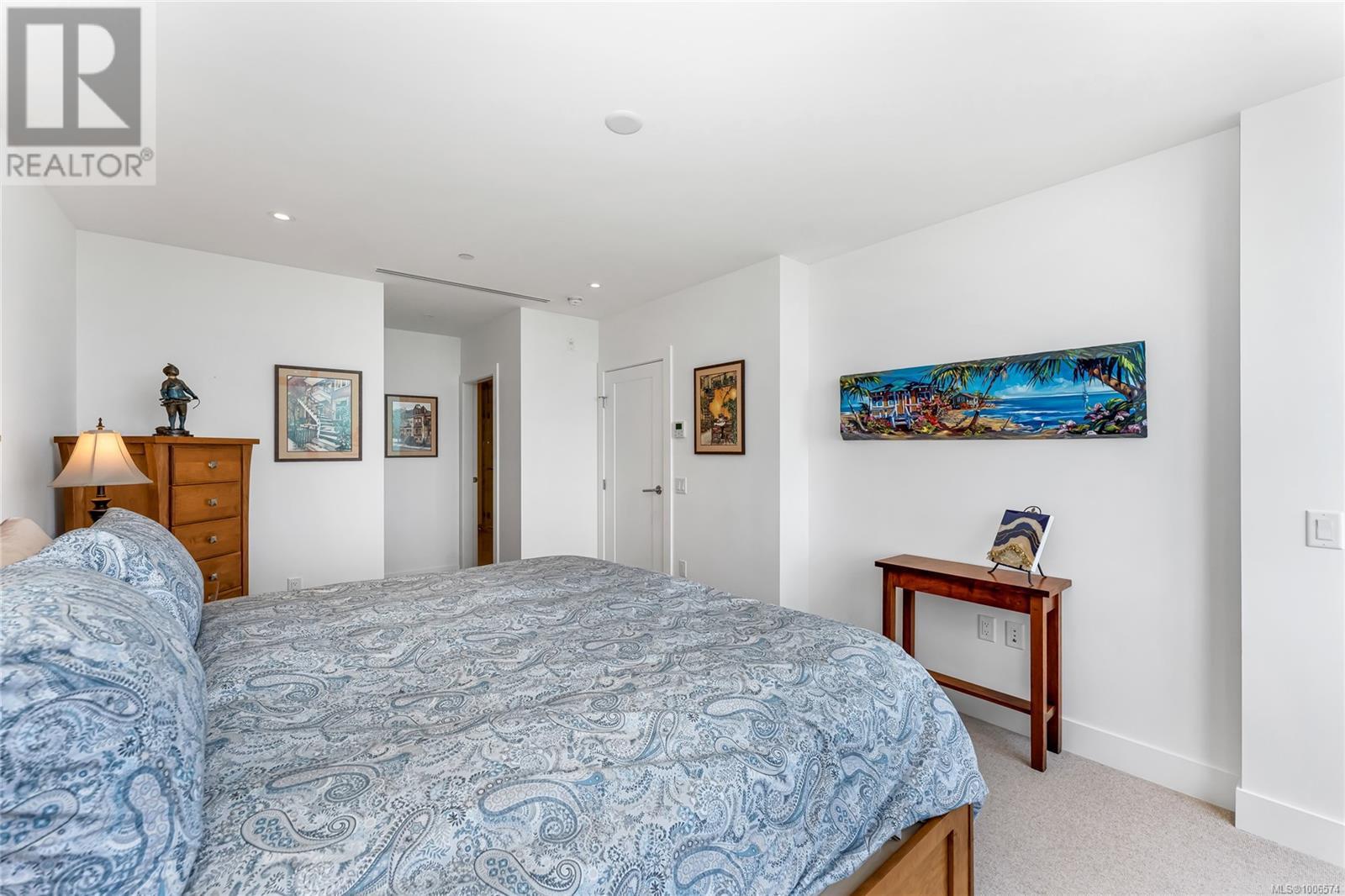Photo 36 of 503 5388 Hill Rise Terr, Saanich BC