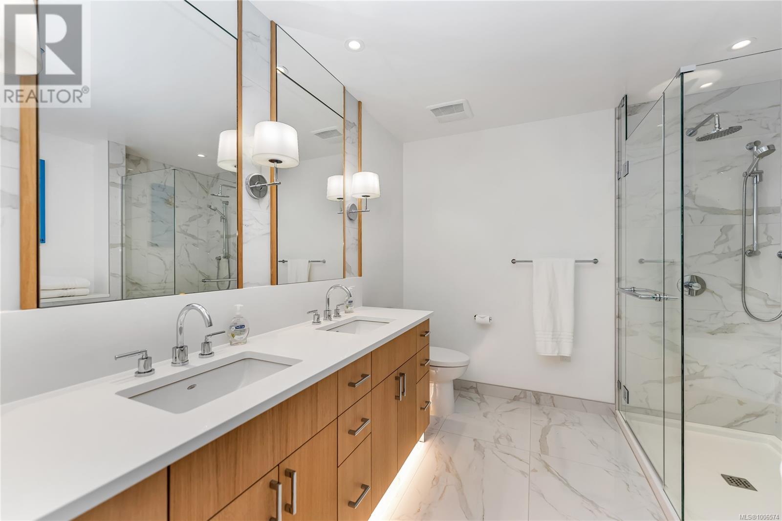 Photo 40 of 503 5388 Hill Rise Terr, Saanich BC