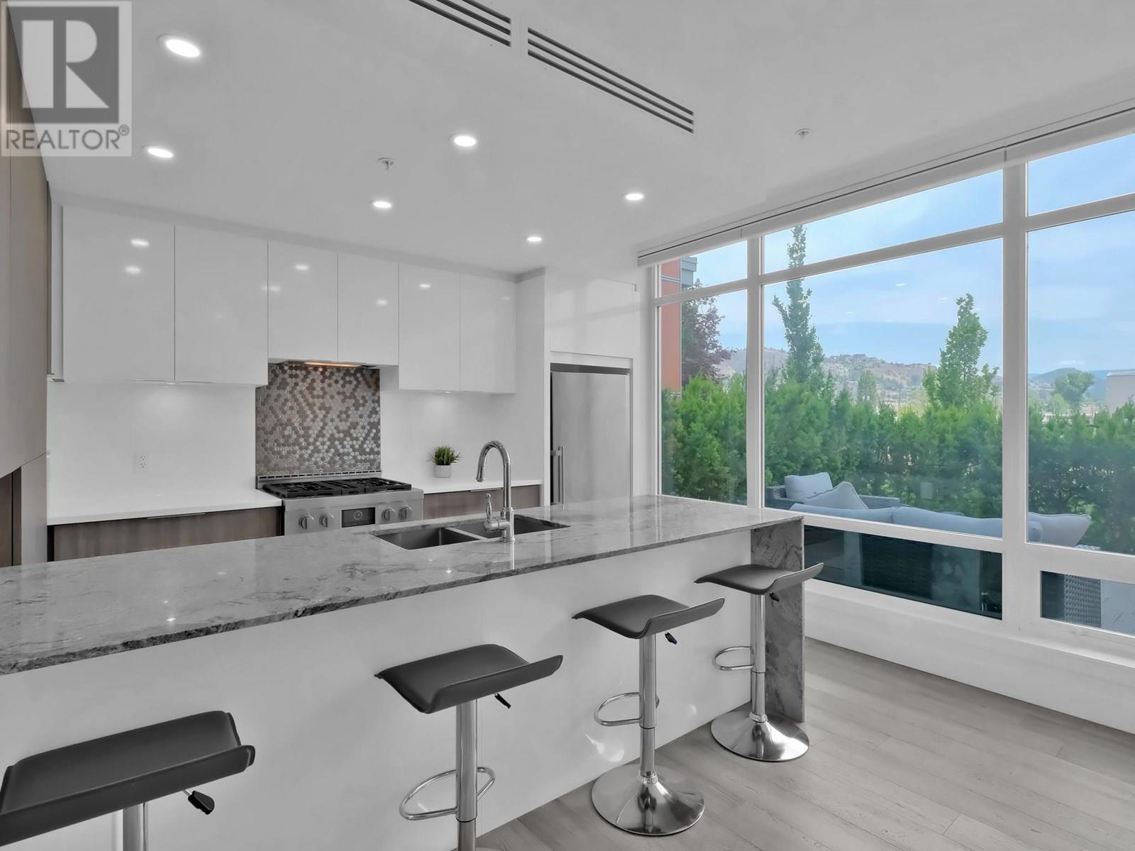 106 1151 Sunset Drive, Kelowna