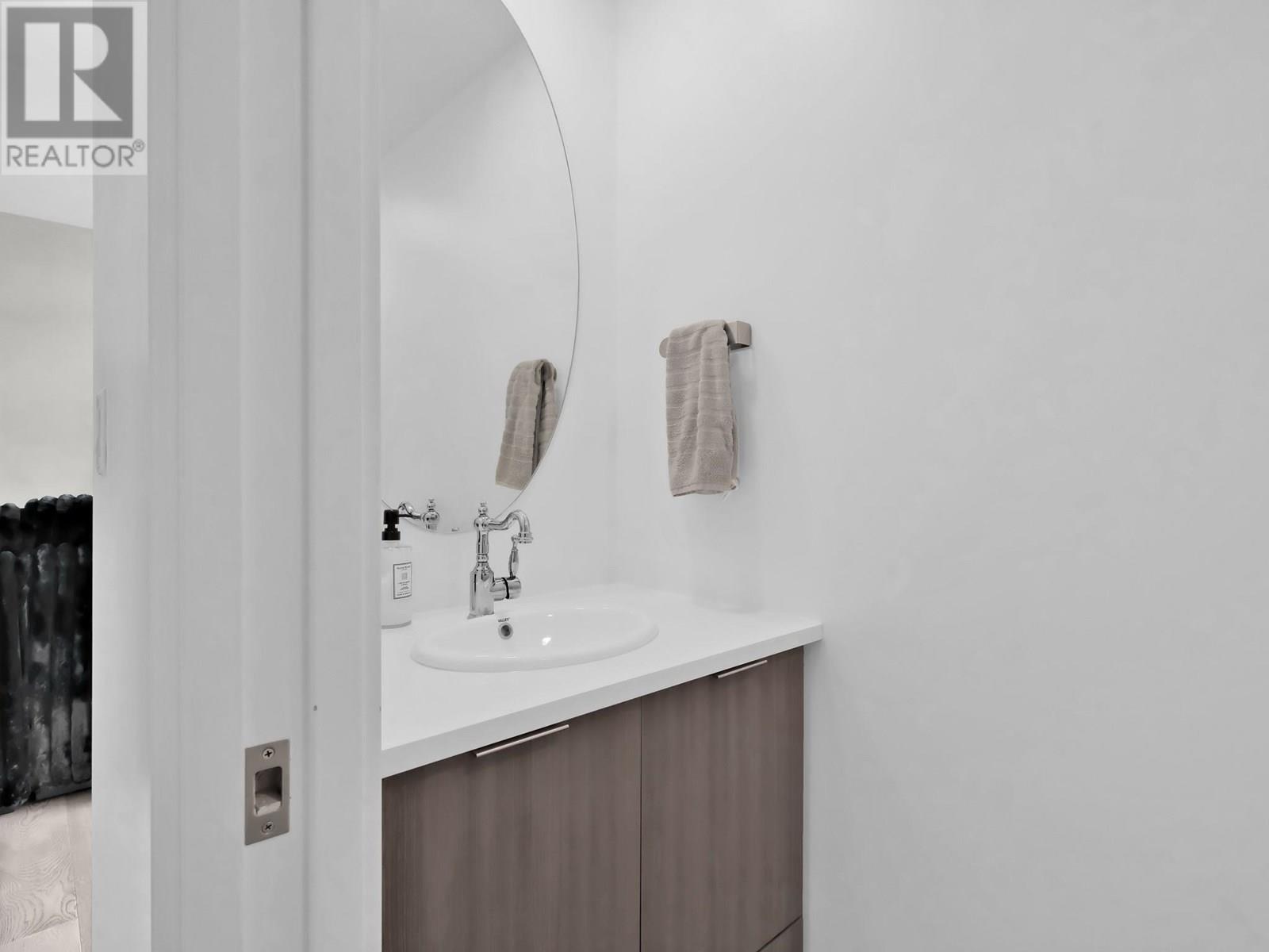 106 1151 Sunset Drive, Kelowna