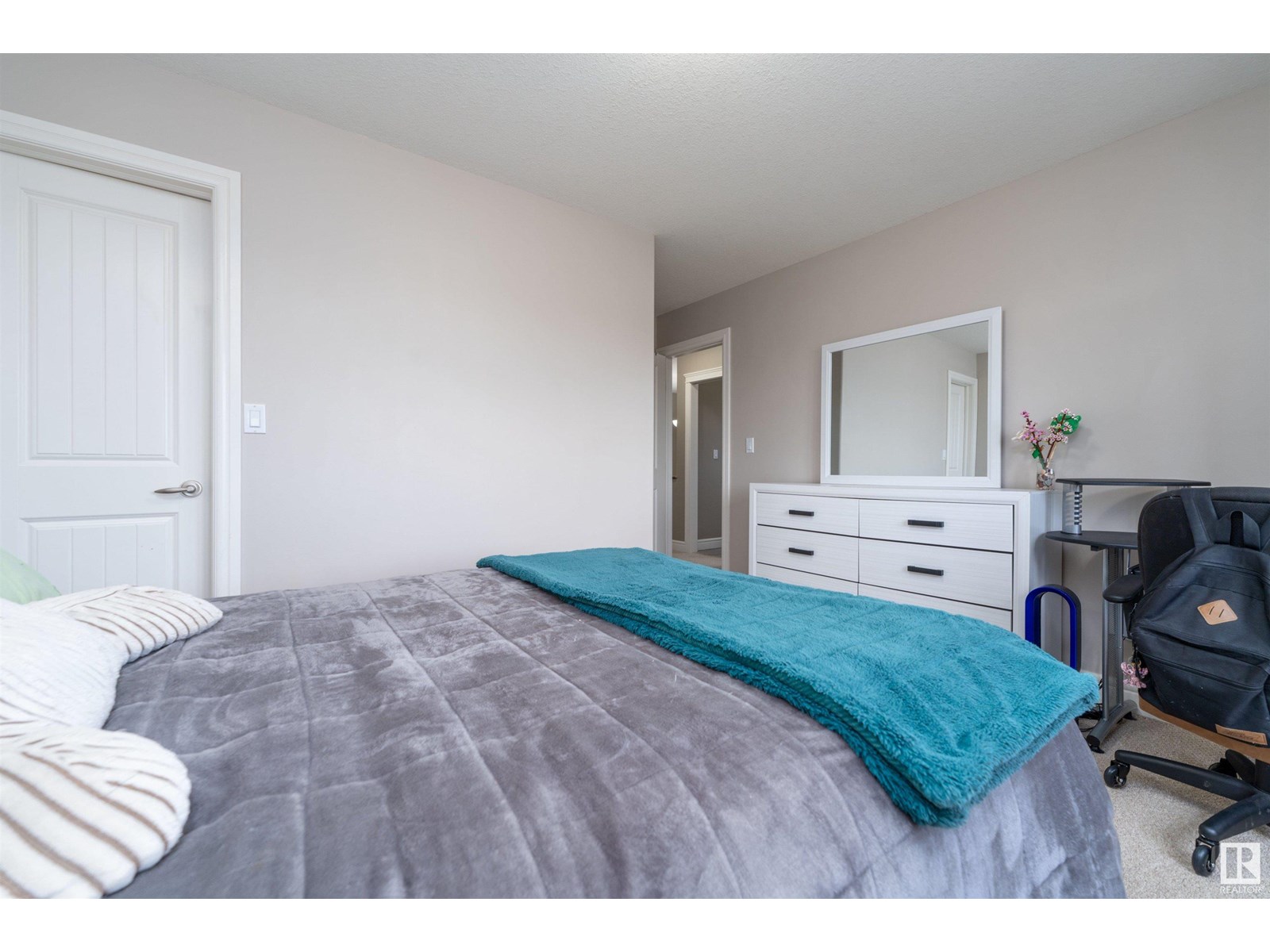 Photo 3 of 86 Oak Vista Dr, St Albert AB
