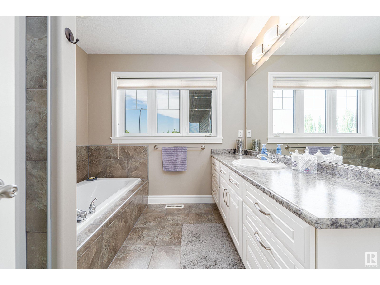 Photo 58 of 86 Oak Vista Dr, St Albert AB