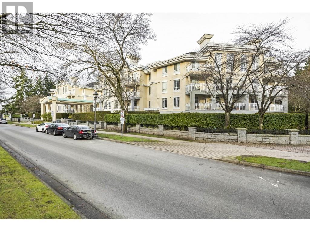 Photo 13 of 427 5835 Hampton Place, Vancouver BC