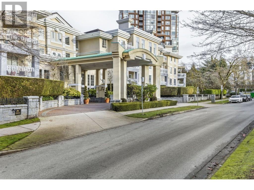 Photo 5 of 427 5835 Hampton Place, Vancouver BC