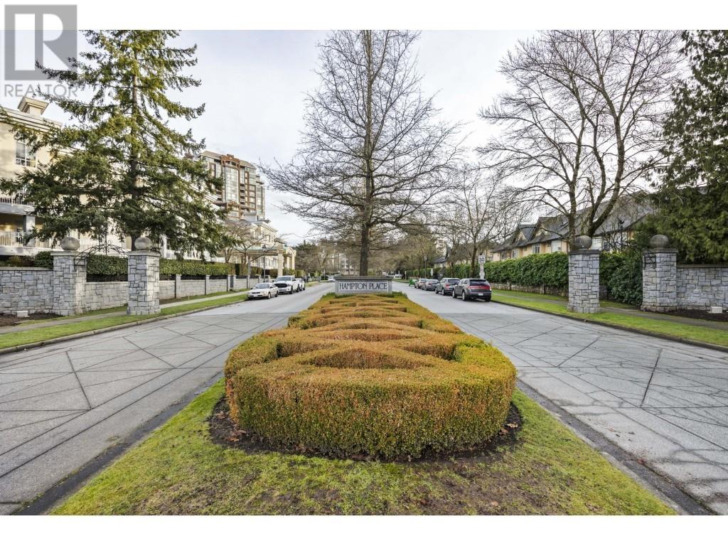 Photo 1 of 427 5835 Hampton Place, Vancouver BC