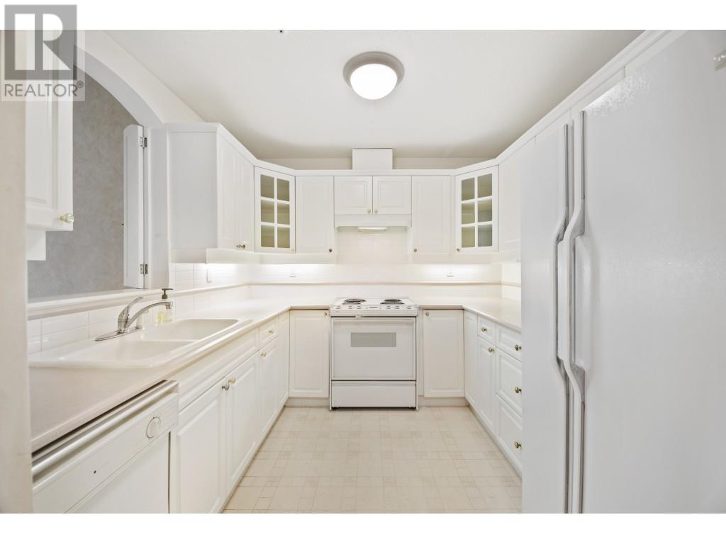 Photo 9 of 427 5835 Hampton Place, Vancouver BC