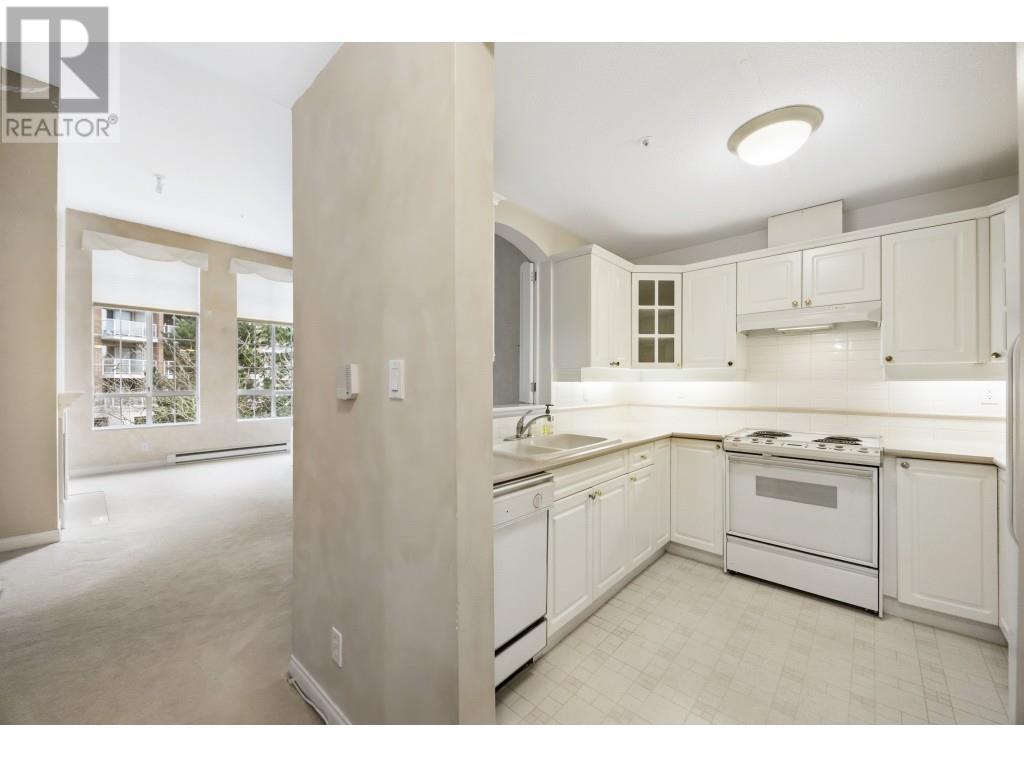 Photo 3 of 427 5835 Hampton Place, Vancouver BC