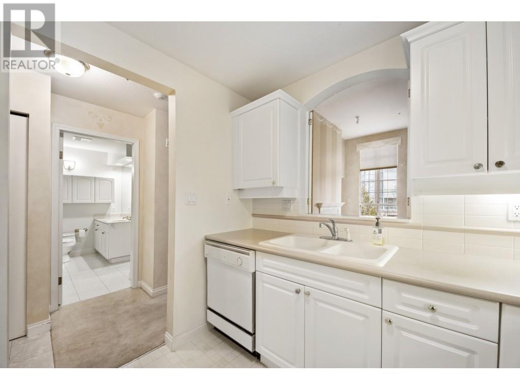 Photo 6 of 427 5835 Hampton Place, Vancouver BC