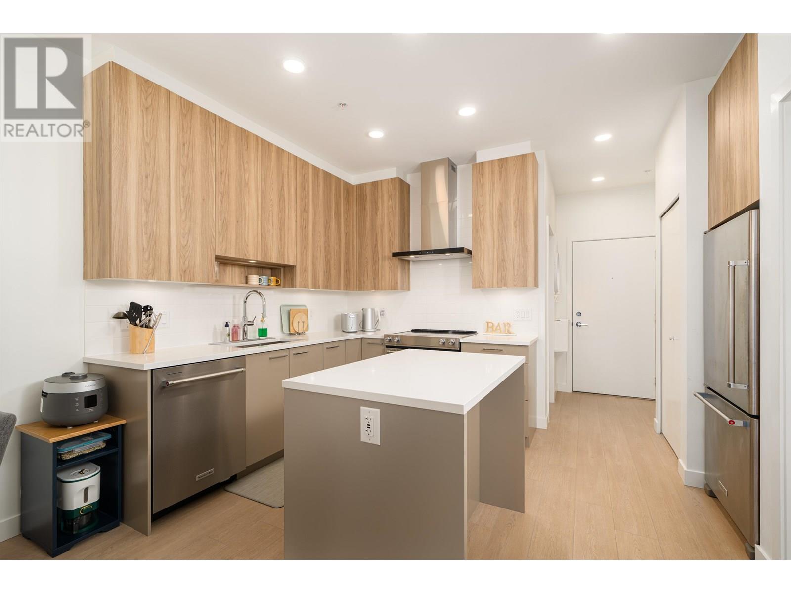 Photo 6 of 409 7588 16th Street, Burnaby BC