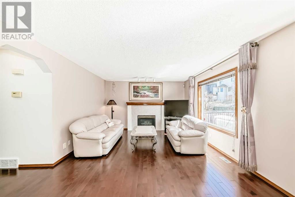 Single Family House for Sale in  Edgebrook Drive NW Edgemont Calgary 