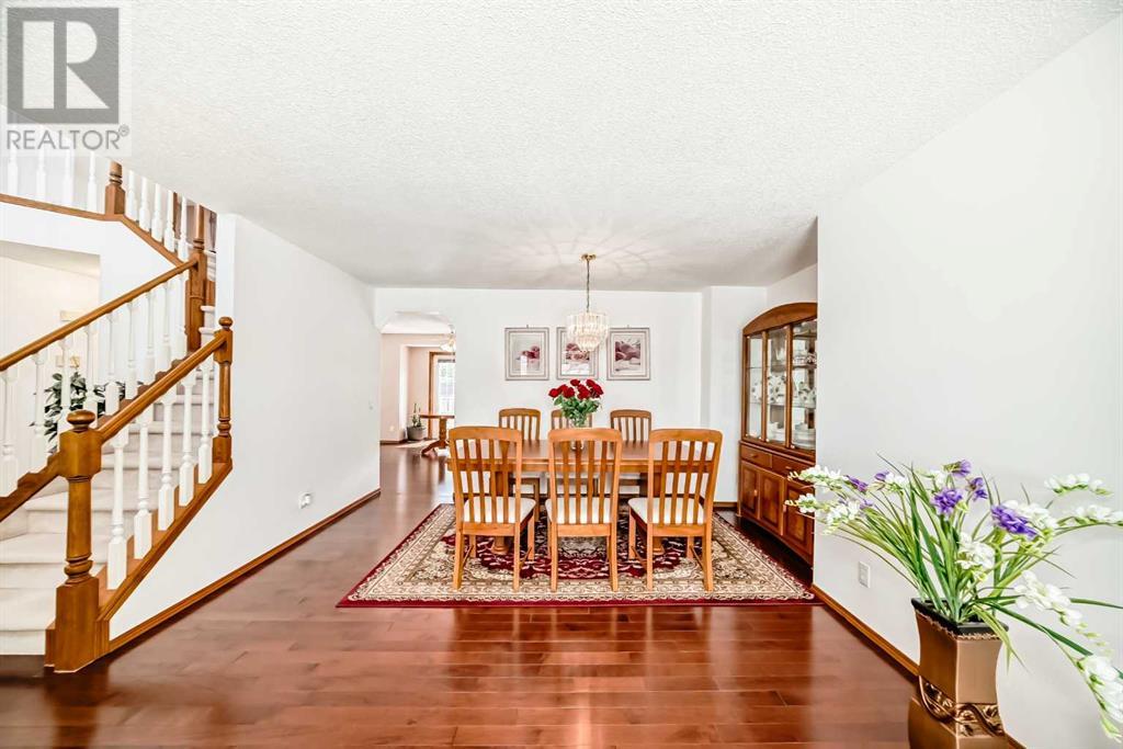 Single Family House for Sale in  Edgebrook Drive NW Edgemont Calgary 