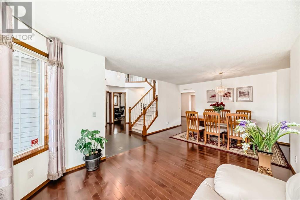 Single Family House for Sale in  Edgebrook Drive NW Edgemont Calgary 
