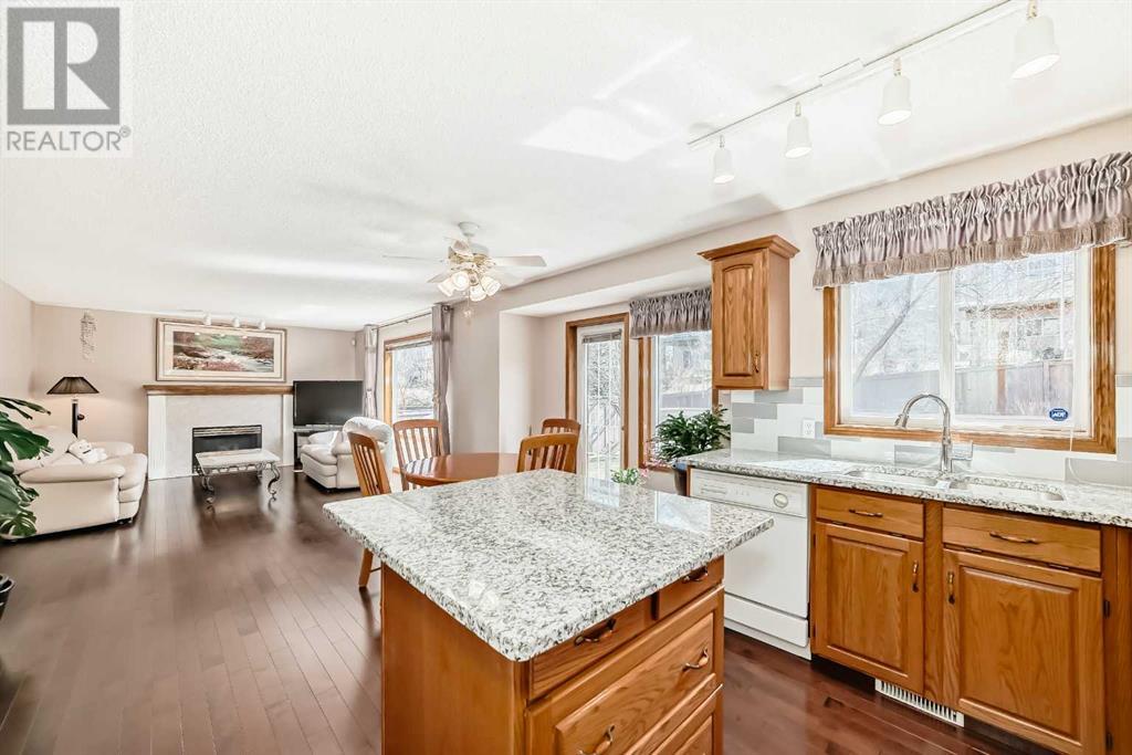 Single Family House for Sale in  Edgebrook Drive NW Edgemont Calgary 