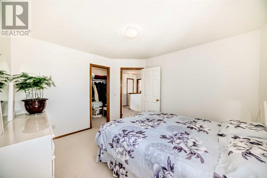 Single Family House for Sale in  Edgebrook Drive NW Edgemont Calgary 